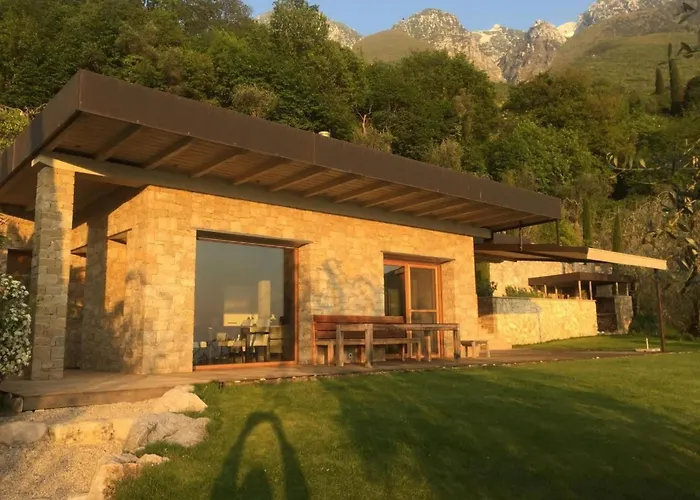 Miralago By Interhome Vakantiehuis Malcesine